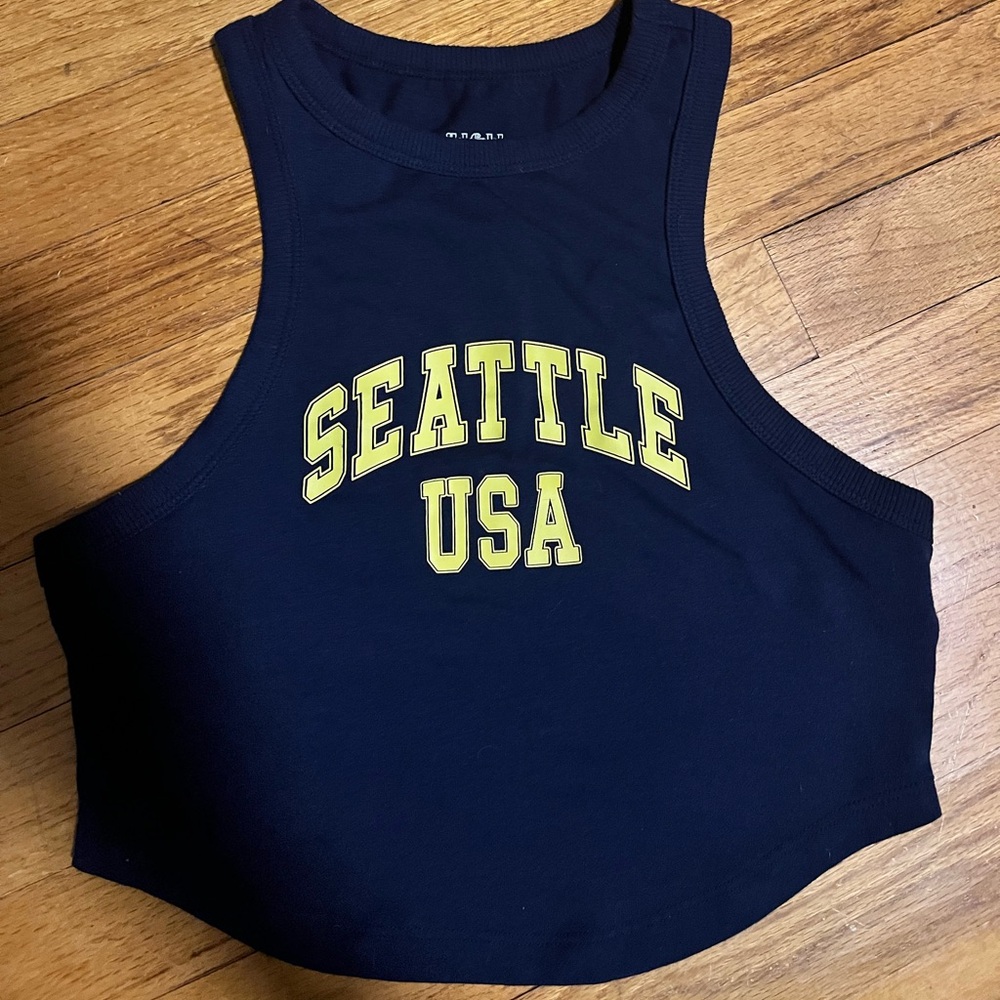 Sporty crop tank